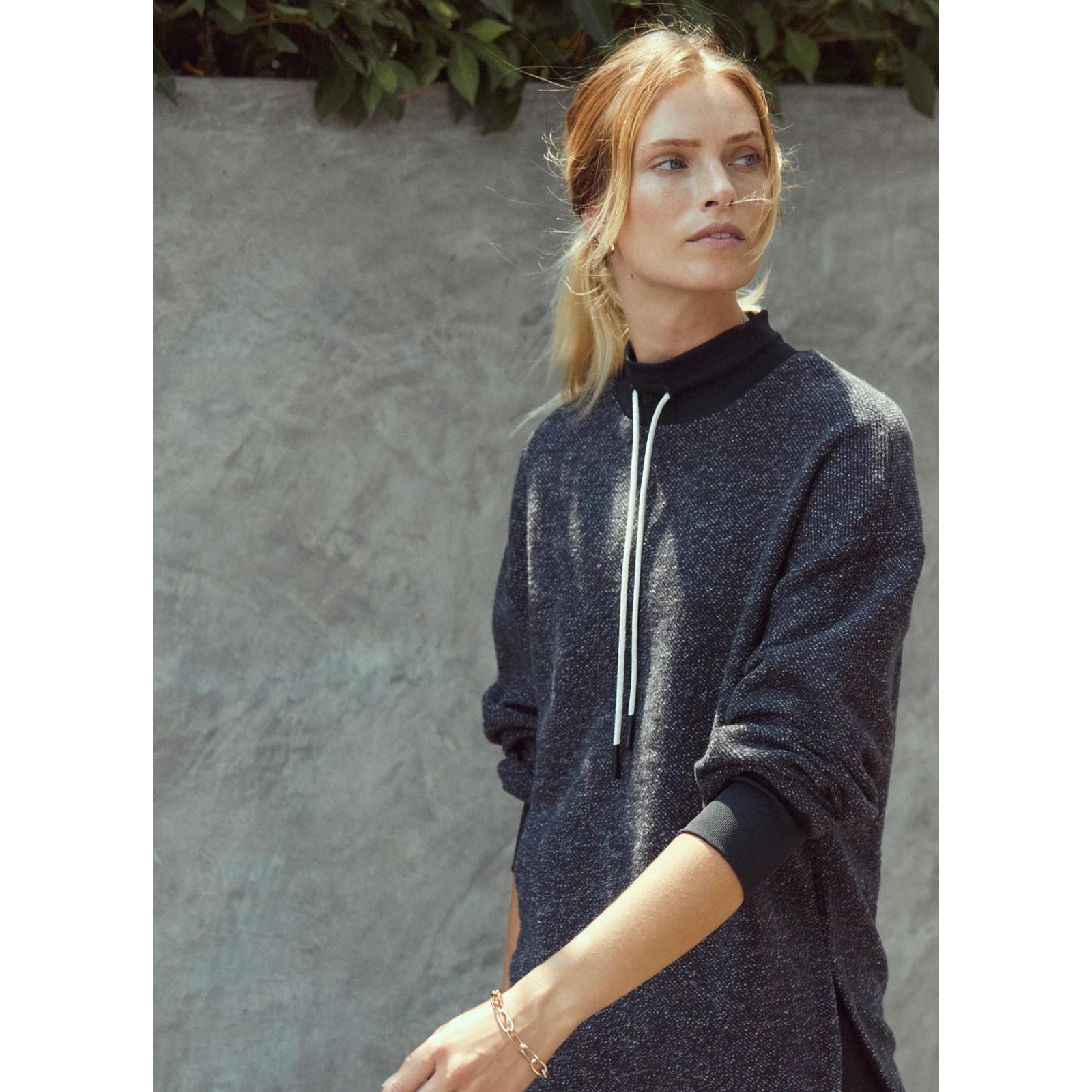 Varley Women Charcoal Sullivan Textured Mock Neck Drawstring Sweatshirt Large
